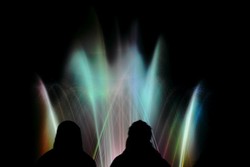 Keren, Atraksi Air Mancur Menari di Stasiun Kyoto