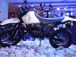 Gagahnya Yamaha Byson Trail ala Deus Ex Machina