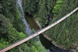 10 Jembatan Gantung Paling Spektakuler di Dunia (2)