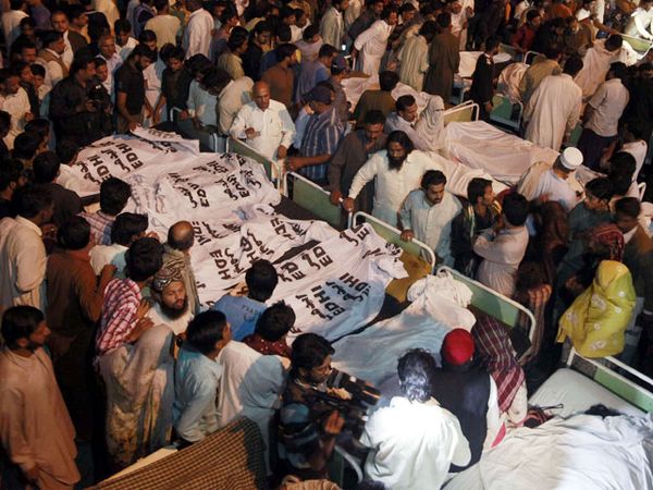 Bom Bunuh Diri di Pakistan, Puluhan Orang Tewas