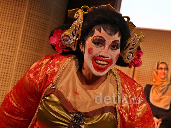 Teater Koma Persembahkan Republik Cangik