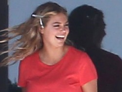 Wuzz.. Rok Tertiup Angin, Bokong Kate Upton Terekspos