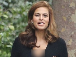 6 Minggu Pasca Melahirkan Diam-diam, Eva Mendes Sudah Seksi Lagi