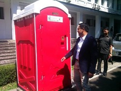 Ridwan Kamil Kepincut Mobil Penyapu Jalan dan Toilet Portable