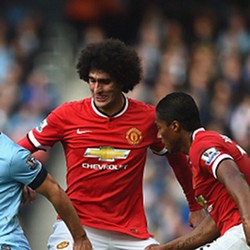Lewat Twitter, Fellaini Bantah Ludahi Aguero