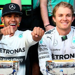 Duel Hamilton-Rosberg Mendekati Garis Akhir