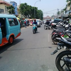 Penggila Batu Akik di Jatinegara: Parkir di Pinggir Jalan Lebih Murah!