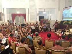 Ketika Para Gubernur Berebutan Bertanya ke Presiden Jokowi