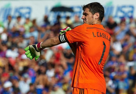 Di Bernabeu, Casillas Ingin Bertukar Kaus dengan Balotelli