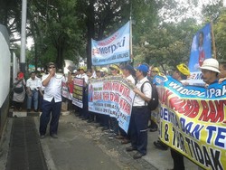 Setahun Tak Dapat Gaji, Pegawai Merpati Alih Profesi Jadi Taksi Bandara