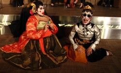 Bikin 90 Kostum Serba Tabrakan, Ini Kehebatan Penata Busana Teater Koma