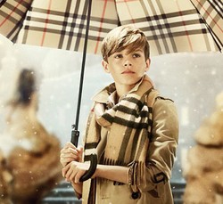 Foto: Tampannya Romeo Beckham di Iklan Terbaru Burberry