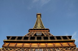 Cantiknya Menara Eiffel di Meksiko
