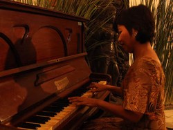 Ary Sutedja Konser dengan Piano Kamar Bung Karno