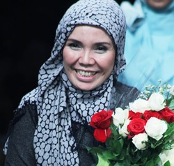 Irna Mutiara, Desainer Pertama Indonesia yang Merilis Gaun Pengantin Syari