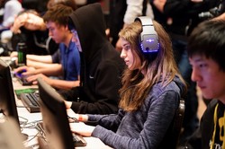 Gamer Wanita Kian Menjamur & Hasilkan Uang Miliaran