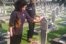 Peringati Hari Kesehatan Nasional, Menkes Tabur Bunga di TMP Kalibata