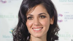 Dokter Keluarkan Laba-laba Hidup dari Telinga Penyanyi Cantik Ini