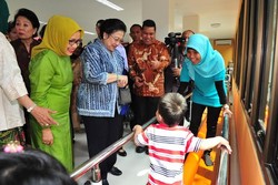 Kala Mufidah Kalla dan Megawati Akrab di Acara HUT YPAC