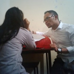 Panjat Pagar dan Makan Bareng TKI, Kegiatan Menaker Hanif Dhakiri Hari Ini