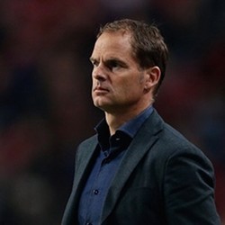 Menjamu Barca, De Boer Tuntut Kepercayaan Diri Para Pemainnya