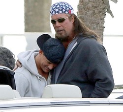 Foto: Channing Tatum Manja dengan Pegulat Kekar di Lokasi Syuting