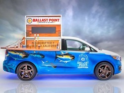 Ketika Mobil MPV Jadi Bar Berjalan