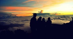 Matahari Terbit di Gunung Gede, Super Cantik!