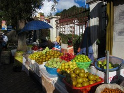 Camilan & Buah Murah di Pasar Sa Pa, Vietnam