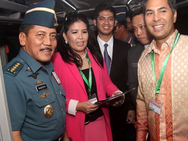 KSAL Kunjungi Stand-stand di Indo Defence 2014