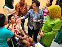 Mega dan Mufidah Sapa Anak-anak Berkebutuhan Khusus