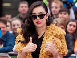 Charli XCX Rilis Video Klip Boom Clap Versi Jepang