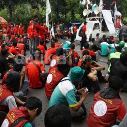 Buruh Minta Tambahan Uang Saku Untuk Tamasya ke Ancol