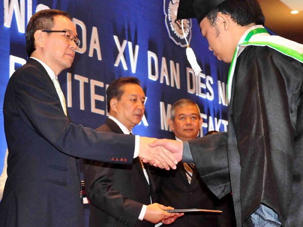 205 Ahli Madya Polman Astra Diwisuda