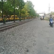 Jalan Terlalu ke Pinggir Rel, Warga Jetis Tewas Tertabrak Kereta