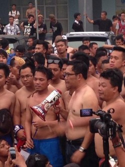 Lima Gaya Dukungan Ridwan Kamil untuk Persib di Stadion Jakabaring