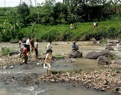 Hilang Sehari, Bocah Nawal Ditemukan Mengambang di Sungai Citatih