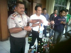 Polisi Sita Truk Bermuatan 7 Ribu Botol Miras Ilegal