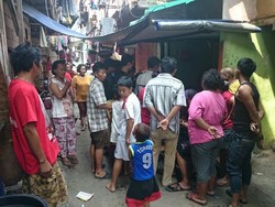 Cek Kakek Sinin yang Bisa Bertelur, Lurah Penjaringan pun Terheran-heran