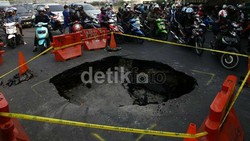 Jalan Karet Bivak Ambles, Ahok Minta Dinas PU Jangan Asal Garap Proyek