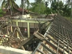 Tolong Pak Anies, Sekolah SD di Karawang ini Ambruk dan para Siswa Terlantar