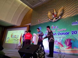 Mendikbud Anies Ajak Anak-Anak Bersastra, Tanggapi Isu, Lalu Ngantor Seharian