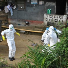 Pabrik China Kerja Keras Produksi Baju Pelindung Ebola