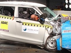 Tanpa Airbag, Dua Mobil Ini Gagal Total di Tes Tabrakan