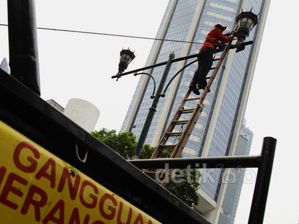 Jaktim Akan Tambah 8.000 Lampu Jalan Jaktim Akan Tambah 8.000 Lampu Jalan