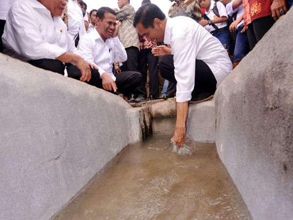 Jokowi Blusukan ke Mamuju
