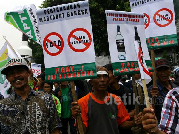 Petani Tembakau Demo di Kedubes Australia