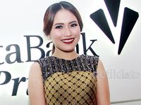 Ayu Ting Ting Cantik Dibalut Dress Ivan Gunawan