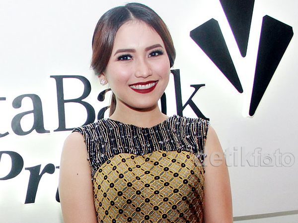 Ayu Ting Ting Cantik Dibalut Dress Ivan Gunawan