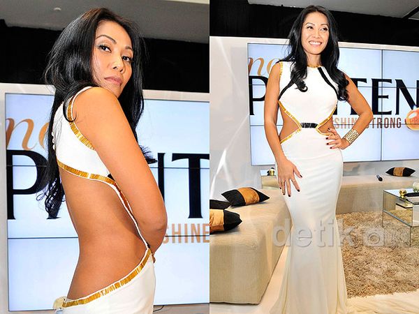 Seksinya Anggun C Sasmi Pamer Punggung